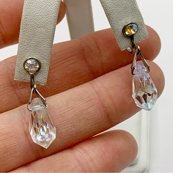 Vintage aurora Borealis briolette retro screw back earrings sparkling iridescent - Picture 3 of 9